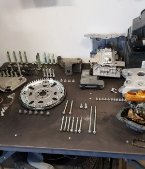 Alt av motorreservedele og reparasjonstjenester.