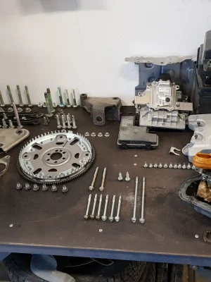 Alt av motorreservedele og reparasjonstjenester.